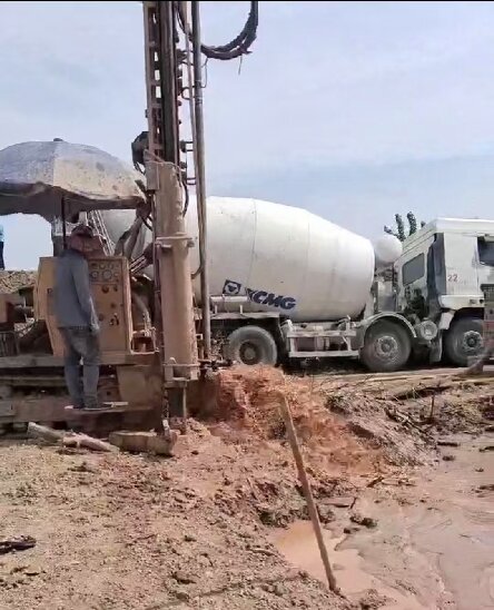 团风岩石井施工